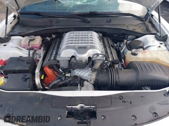 2015 Dodge Charger SRT Hellcat z VIN 2C3CDXL99FH836323, wystawiony jako IAAI lot #42445379 z przebiegiem 26 791 mil mil oraz . Historia ofert i sprzedaży dostępna na DreamBid. Obrazek 10.