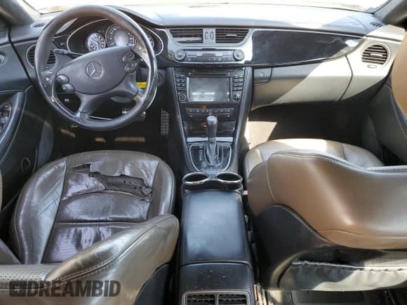 ✅ 2006 Mercedes-Benz CLS 55 AMG • VIN: WDDDJ76X86A060869 • Лот: 87312135. Опубликован ранее на Copart с пробегом Не указан. Бесплатный доступ к архиву аукционных продаж из США и подробный отчёт об истории автомобиля на DreamBid. Изображение 8.