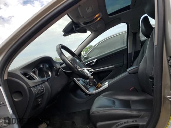 ✅ 2015 Volvo V60 T5 Drive-E Premier • VIN: YV140MEK9F1226831 • Лот: 55134845. Опубликован ранее на Copart с пробегом 117 956 миль. Бесплатный доступ к архиву аукционных продаж из США и подробный отчёт об истории автомобиля на DreamBid. Изображение 7.