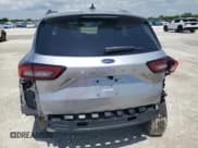 ✅ 2023 Ford Escape ST-Line • VIN: 1FMCU0MN2PUA90306 • Lot: 61979965. Wystawiony na Copart z przebiegiem 18 442 mil. Bezpłatny archiwum sprzedaży aukcyjnych z USA i szczegółowy raport historii pojazdu na DreamBid. Zdjęcie 6.