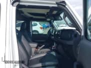 ✅ 2024 Jeep Wrangler Rubicon X • VIN: 1C4RJXR62RW211456 • Lot: 42167755. Wystawiony na IAAI z przebiegiem 27 466 mil. Bezpłatny archiwum sprzedaży aukcyjnych z USA i szczegółowy raport historii pojazdu na DreamBid. Zdjęcie 5.