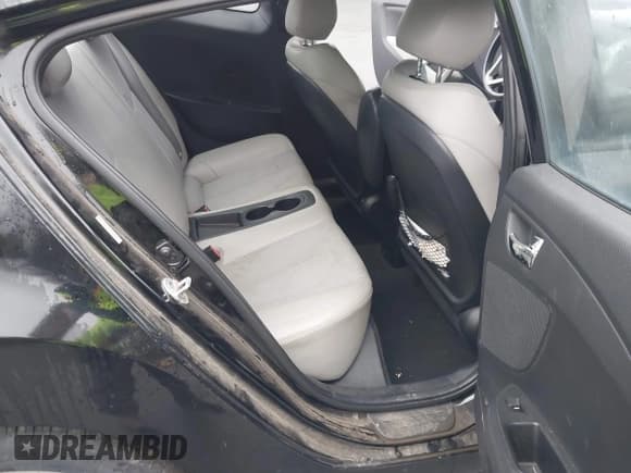 ✅ 2013 Hyundai Veloster w/Black Int • VIN: KMHTC6AD3DU124007 • Lot: 43653071. Wystawiony na IAAI z przebiegiem 128 114 mil. Bezpłatny archiwum sprzedaży aukcyjnych z USA i szczegółowy raport historii pojazdu na DreamBid. Zdjęcie 8.