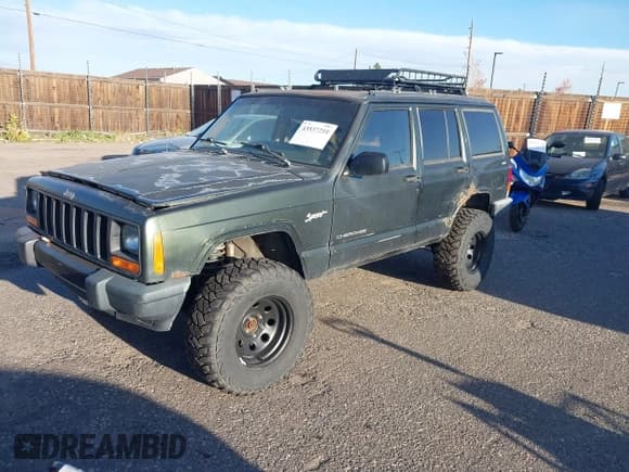 ✅ 1998 Jeep Cherokee Sport • VIN: 1J4FJ68S3WL271233 • Лот: 43537210. Опубликован ранее на IAAI с пробегом 217 005 миль. Бесплатный доступ к архиву аукционных продаж из США и подробный отчёт об истории автомобиля на DreamBid. Изображение 2.