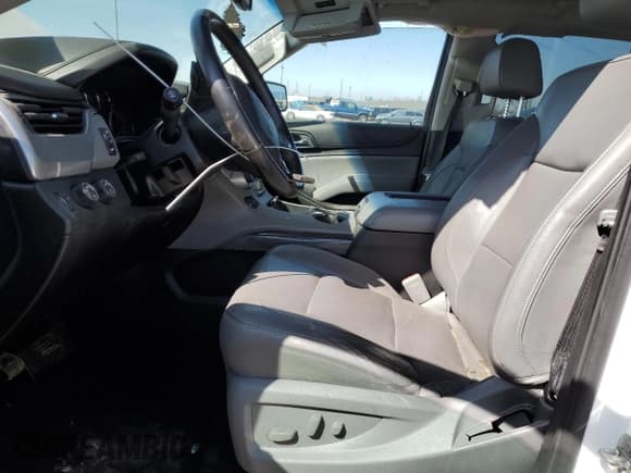 ✅ 2018 Chevrolet Suburban LT • VIN: 1GNSKHKCXJR115671 • Lot: 48954845. Wystawiony na Copart z przebiegiem 112 962 mil. Bezpłatny archiwum sprzedaży aukcyjnych z USA i szczegółowy raport historii pojazdu na DreamBid. Zdjęcie 7.