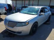 ✅ 2010 Lincoln MKZ • VIN: 3LNHL2GC6AR615347 • Lot: 43301153. Wystawiony na IAAI z przebiegiem 163 338 mil. Bezpłatny archiwum sprzedaży aukcyjnych z USA i szczegółowy raport historii pojazdu na DreamBid. Zdjęcie 2.