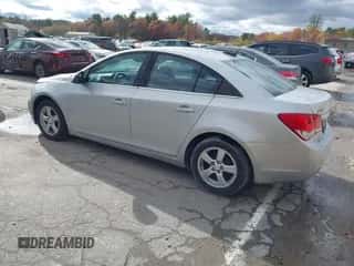 2016 Chevrolet Cruze LT z VIN 1G1PE5SB0G7199864, wystawiony jako IAAI lot #43519082 z przebiegiem 108 947 mil mil oraz . Historia ofert i sprzedaży dostępna na DreamBid. Obrazek 3.