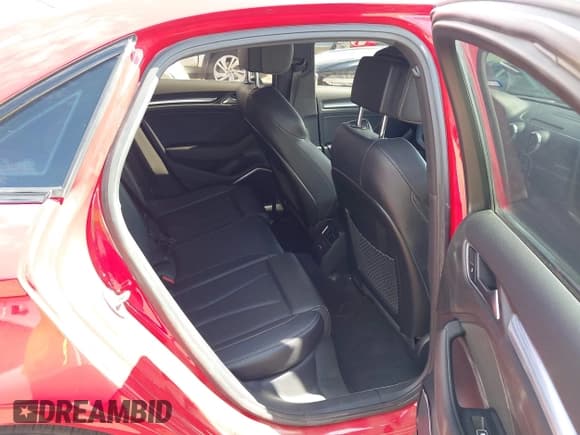 ✅ 2020 Audi A3 Premium Plus • VIN: WAUCUGFF9LA100857 • Lot: 42596122. Wystawiony na IAAI z przebiegiem 48 696 mil. Bezpłatny archiwum sprzedaży aukcyjnych z USA i szczegółowy raport historii pojazdu na DreamBid. Zdjęcie 8.