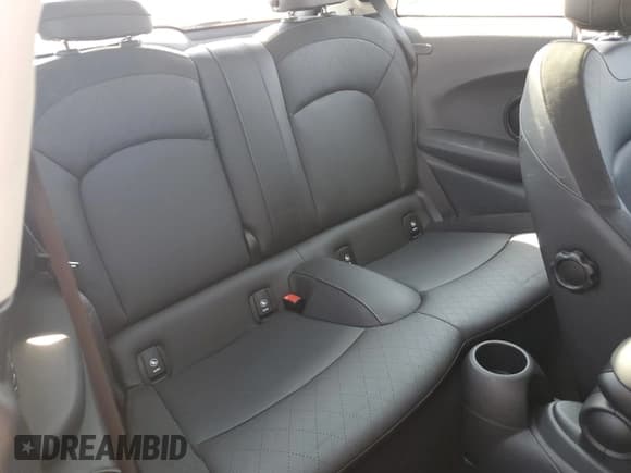 ✅ 2023 MINI Hardtop Cooper SE • VIN: WMW13DJ03P2T91531 • Лот: 54220585. Опубликован ранее на Copart с пробегом 7 054 миль. Бесплатный доступ к архиву аукционных продаж из США и подробный отчёт об истории автомобиля на DreamBid. Изображение 10.