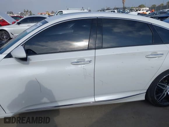 ✅ 2022 Honda Accord Touring • VIN: 1HGCV3F96NA007009 • Lot: 42505367. Listed on IAAI with 35,189 mi. Free auction sales archive from the USA and detailed vehicle history report at DreamBid. Image 15.
