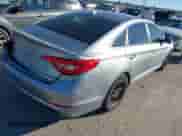 2015 Hyundai Sonata SE с VIN 5NPE24AF5FH000579, выставлен на аукционе IAAI как лот 43589433 с пробегом 94 732 миль миль и . История ставок и продаж доступна на DreamBid. Изображение 4.