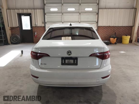 ✅ 2020 Volkswagen Jetta S • VIN: 3VWCB7BU0LM075828 • Lot: 42752408. Wystawiony na IAAI z przebiegiem 116 012 mil. Bezpłatny archiwum sprzedaży aukcyjnych z USA i szczegółowy raport historii pojazdu na DreamBid. Zdjęcie 17.