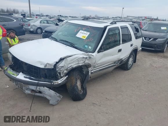 ✅ 2000 Chevrolet Blazer LT • VIN: 1GNDT13W9Y2361409 • Lot: 41682859. Wystawiony na IAAI z przebiegiem 139 265 mil. Bezpłatny archiwum sprzedaży aukcyjnych z USA i szczegółowy raport historii pojazdu na DreamBid. Zdjęcie 2.