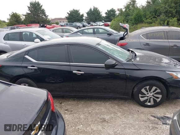 ✅ 2019 Nissan Altima S • VIN: 1N4BL4BW4KC257968 • Lot: 42987018. Wystawiony na IAAI z przebiegiem 87 052 mil. Bezpłatny archiwum sprzedaży aukcyjnych z USA i szczegółowy raport historii pojazdu na DreamBid. Zdjęcie 13.