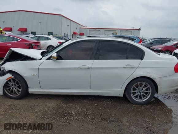 ✅ 2010 BMW 3 Series 328i • VIN: WBAPH7C51AA176278 • Lot: 42120906. Listed on IAAI with 183,804 mi. Free auction sales archive from the USA and detailed vehicle history report at DreamBid. Image 15.