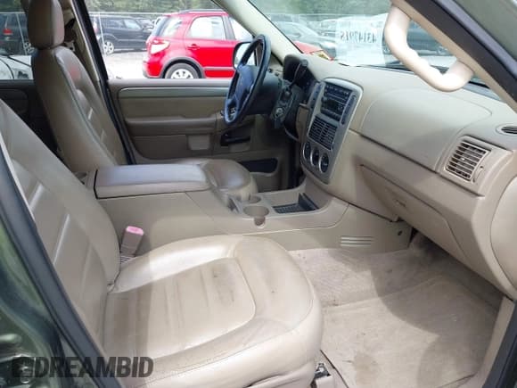 ✅ 2004 Ford Explorer XLT • VIN: 1FMZU73E24UC36445 • Lot: 43147918. Wystawiony na IAAI z przebiegiem 108 591 mil. Bezpłatny archiwum sprzedaży aukcyjnych z USA i szczegółowy raport historii pojazdu na DreamBid. Zdjęcie 5.