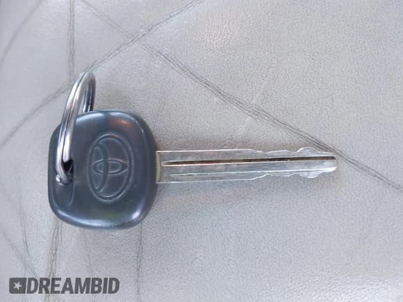 ✅ 2000 Toyota Avalon XL • VIN: 4T1BF28B3YU097719 • Лот: 43728379. Опубликован ранее на IAAI с пробегом 167 374 миль. Бесплатный доступ к архиву аукционных продаж из США и подробный отчёт об истории автомобиля на DreamBid. Изображение 11.