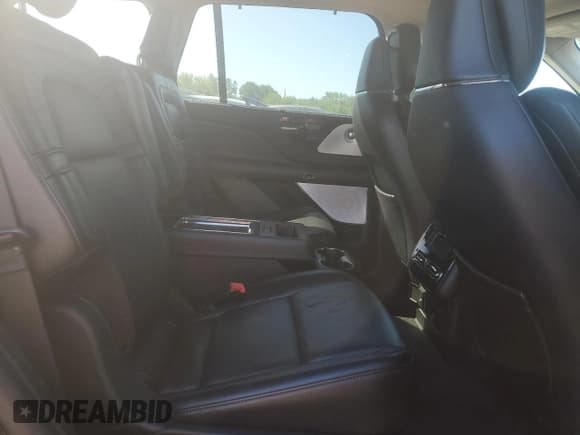 ✅ 2021 Lincoln Aviator Reserve • VIN: 5LM5J7XC4MGL06491 • Lot: 70477065. Listed on Copart with 57,461 mi. Free auction sales archive from the USA and detailed vehicle history report at DreamBid. Image 11.