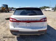 ✅ 2017 Lincoln MKX Reserve • VIN: 2LMPJ6LR9HBL26138 • Lot: 82618475. Listed on Copart with 165,102 mi. Free auction sales archive from the USA and detailed vehicle history report at DreamBid. Image 6.
