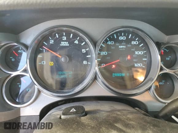 ✅ 2014 Chevrolet Silverado 2500HD Work Truck • VIN: 1GC0CVCG9EF164509 • Lot: 41623485. Wystawiony na Copart z przebiegiem 212 800 mil. Bezpłatny archiwum sprzedaży aukcyjnych z USA i szczegółowy raport historii pojazdu na DreamBid. Zdjęcie 9.