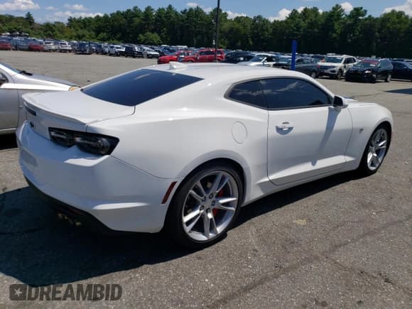 ✅ 2020 Chevrolet Camaro 2LT • VIN: 1G1FD1RS9L0103830 • Lot: 61882233. Wystawiony na Copart z przebiegiem 27 892 mil. Bezpłatny archiwum sprzedaży aukcyjnych z USA i szczegółowy raport historii pojazdu na DreamBid. Zdjęcie 3.