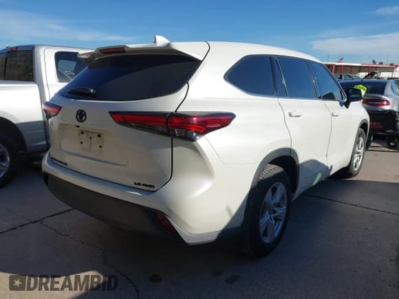 ✅ 2020 Toyota Highlander LE • VIN: 5TDBZRBH5LS519715 • Lot: 43927543. Listed on IAAI with 127,915 mi. Free auction sales archive from the USA and detailed vehicle history report at DreamBid. Image 4.