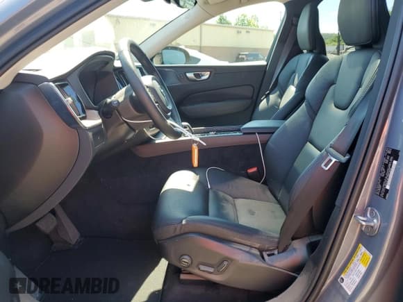 ✅ 2024 Volvo XC60 Plus Dark Theme • VIN: YV4L12RL5R1767818 • Lot: 65193925. Wystawiony na Copart z przebiegiem 14 605 mil. Bezpłatny archiwum sprzedaży aukcyjnych z USA i szczegółowy raport historii pojazdu na DreamBid. Zdjęcie 7.