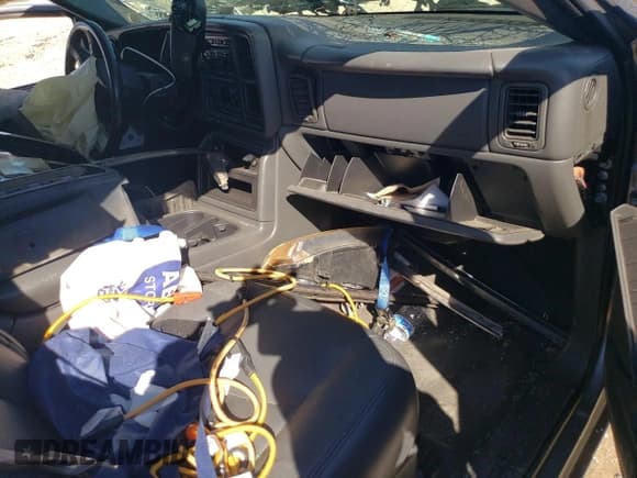 ✅ 2006 Chevrolet Silverado SS • VIN: 2GCEC19N261117884 • Лот: 70653254. Опубликован ранее на Copart с пробегом 96 213 миль. Бесплатный доступ к архиву аукционных продаж из США и подробный отчёт об истории автомобиля на DreamBid. Изображение 8.