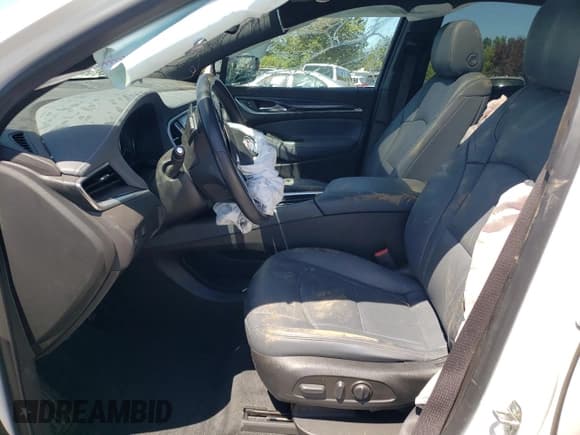 ✅ 2022 Buick Enclave Essence • VIN: 5GAEVAKW0NJ181022 • Lot: 66510255. Wystawiony na Copart z przebiegiem Nie podano. Bezpłatny archiwum sprzedaży aukcyjnych z USA i szczegółowy raport historii pojazdu na DreamBid. Zdjęcie 7.