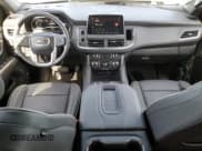 ✅ 2024 GMC Yukon SLT • VIN: 1GKS2BKD8RR272274 • Lot: 44566235. Wystawiony na Copart z przebiegiem 9 889 mil. Bezpłatny archiwum sprzedaży aukcyjnych z USA i szczegółowy raport historii pojazdu na DreamBid. Zdjęcie 8.