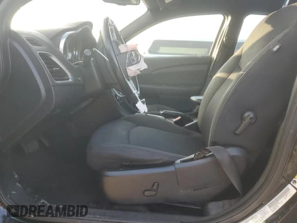 ✅ 2013 Dodge Avenger SXT • VIN: 1C3CDZCB9DN502828 • Lot: 86070064. Wystawiony na Copart z przebiegiem 143 113 mil. Bezpłatny archiwum sprzedaży aukcyjnych z USA i szczegółowy raport historii pojazdu na DreamBid. Zdjęcie 7.