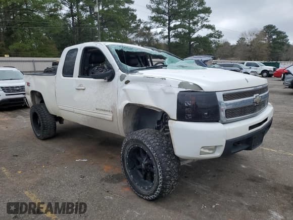 ✅ 2010 Chevrolet Silverado 1500 • VIN: 1GCSKTE27AZ136251 • Lot: 70200014. Wystawiony na Copart z przebiegiem 195 243 mil. Bezpłatny archiwum sprzedaży aukcyjnych z USA i szczegółowy raport historii pojazdu na DreamBid. Zdjęcie 4.