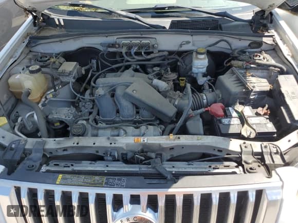 ✅ 2008 Mercury Mariner • VIN: 4M2CU81158KJ13802 • Lot: 57981485. Wystawiony na Copart z przebiegiem 109 225 mil. Bezpłatny archiwum sprzedaży aukcyjnych z USA i szczegółowy raport historii pojazdu na DreamBid. Zdjęcie 11.