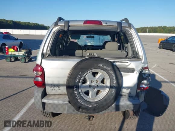 ✅ 2006 Jeep Liberty Sport • VIN: 1J4GL48KX6W144318 • Lot: 43415095. Wystawiony na IAAI z przebiegiem 109 026 mil. Bezpłatny archiwum sprzedaży aukcyjnych z USA i szczegółowy raport historii pojazdu na DreamBid. Zdjęcie 16.