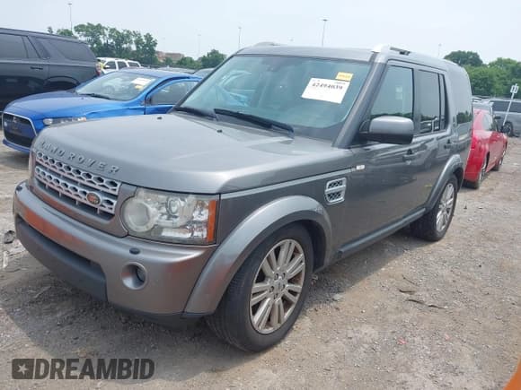 ✅ 2011 Land Rover LR4 Lux • VIN: SALAK2D44BA586974 • Lot: 42494039. Listed on IAAI with 165,171 mi. Free auction sales archive from the USA and detailed vehicle history report at DreamBid. Image 2.