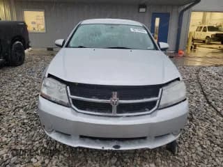 ✅ 2010 Dodge Avenger R/T • VIN: 1B3CC5FB5AN216376 • Lot: 86730064. Wystawiony na Copart z przebiegiem 215 285 mil. Bezpłatny archiwum sprzedaży aukcyjnych z USA i szczegółowy raport historii pojazdu na DreamBid. Zdjęcie 5.
