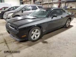 ✅ 2013 Dodge Challenger SXT • VIN: 2C3CDYAG2DH607146 • Lot: 88628085. Wystawiony na Copart z przebiegiem 84 163 mil. Bezpłatny archiwum sprzedaży aukcyjnych z USA i szczegółowy raport historii pojazdu na DreamBid. Zdjęcie 1.