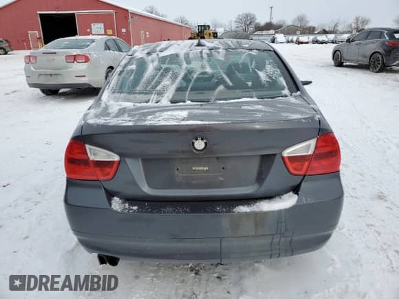 2006 BMW 3 Series z VIN WBAVB53556KW28652, wystawiony jako Copart lot #39053244 z przebiegiem Nie podano mil oraz Nie do naprawy • Non repairable. Historia ofert i sprzedaży dostępna na DreamBid. Obrazek 6.