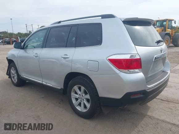 ✅ 2012 Toyota Highlander SE • VIN: 5TDBK3EHXCS114298 • Лот: 43489085. Опубликован ранее на IAAI с пробегом 55 381 миль. Бесплатный доступ к архиву аукционных продаж из США и подробный отчёт об истории автомобиля на DreamBid. Изображение 3.