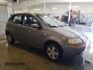 ✅ 2007 Chevrolet Aveo LS • VIN: KL1TD66677B779676 • Lot: 70382305. Wystawiony na Copart z przebiegiem 169 900 mil. Bezpłatny archiwum sprzedaży aukcyjnych z USA i szczegółowy raport historii pojazdu na DreamBid. Zdjęcie 4.