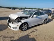 ✅ 2015 Mercedes-Benz C 250 • VIN: WDDGJ4HB8FG353438 • Lot: 66944305. Wystawiony na Copart z przebiegiem 127 768 mil. Bezpłatny archiwum sprzedaży aukcyjnych z USA i szczegółowy raport historii pojazdu na DreamBid. Zdjęcie 1.