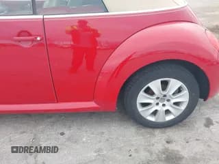 ✅ 2009 Volkswagen Beetle S • VIN: 3VWRF31Y99M409438 • Lot: 43725592. Wystawiony na IAAI z przebiegiem 73 082 mil. Bezpłatny archiwum sprzedaży aukcyjnych z USA i szczegółowy raport historii pojazdu na DreamBid. Zdjęcie 6.