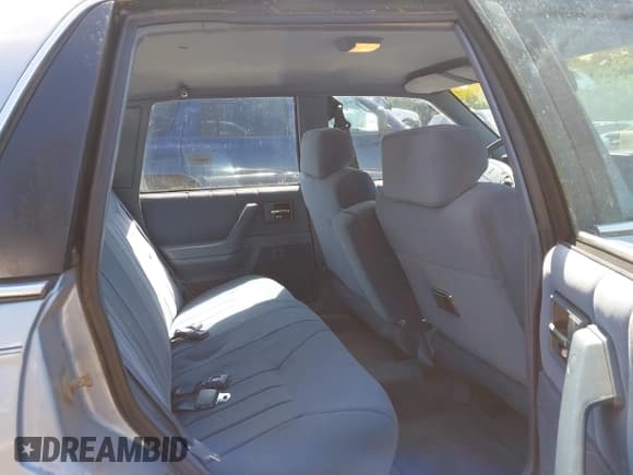 ✅ 1995 Oldsmobile Cutlass Ciera SL • VIN: 1G3AJ55M9S6332223 • Lot: 42550704. Wystawiony na IAAI z przebiegiem 135 877 mil. Bezpłatny archiwum sprzedaży aukcyjnych z USA i szczegółowy raport historii pojazdu na DreamBid. Zdjęcie 8.