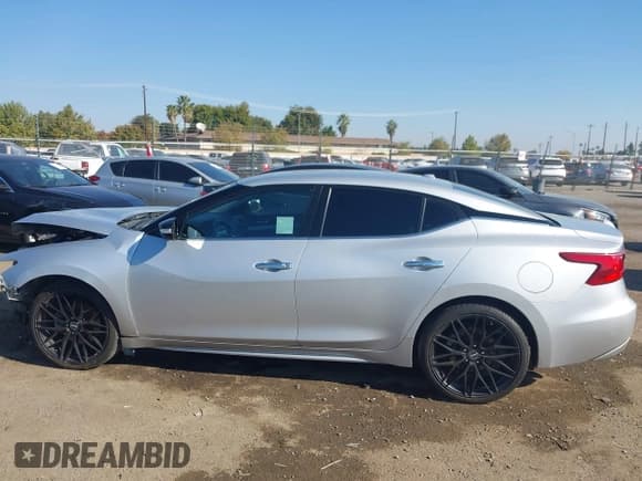 ✅ 2018 Nissan Maxima S • VIN: 1N4AA6AP4JC381275 • Lot: 43589097. Listed on IAAI with 104,348 mi. Free auction sales archive from the USA and detailed vehicle history report at DreamBid. Image 15.