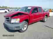 2008 Dodge Dakota SXT z VIN 1D7HW38K48S522497, wystawiony jako IAAI lot #42104761 z przebiegiem 244 129 mil mil oraz . Historia ofert i sprzedaży dostępna na DreamBid. Obrazek 17.