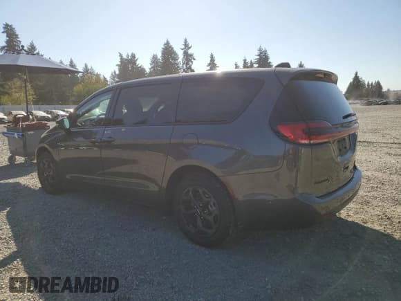 ✅ 2023 Chrysler Pacifica Hybrid Limited • VIN: 2C4RC1S70PR562866 • Lot: 81619465. Wystawiony na Copart z przebiegiem 90 635 mil. Bezpłatny archiwum sprzedaży aukcyjnych z USA i szczegółowy raport historii pojazdu na DreamBid. Zdjęcie 2.