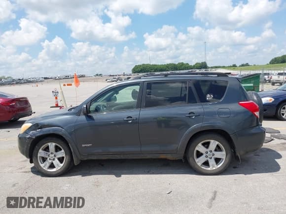 ✅ 2006 Toyota RAV4 Sport • VIN: JTMBK32VX65004680 • Lot: 42725413. Wystawiony na IAAI z przebiegiem 269 967 mil. Bezpłatny archiwum sprzedaży aukcyjnych z USA i szczegółowy raport historii pojazdu na DreamBid. Zdjęcie 14.