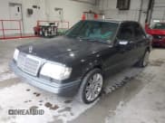 ✅ 1995 Mercedes-Benz E 320 • VIN: WDBEB31E2SC194719 • Lot: 43758393. Wystawiony na IAAI z przebiegiem 222 096 mil. Bezpłatny archiwum sprzedaży aukcyjnych z USA i szczegółowy raport historii pojazdu na DreamBid. Zdjęcie 2.