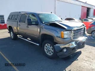 ✅ 2012 GMC Sierra 2500HD SLT • VIN: 1GT121C81CF149119 • Lot: 42745434. Wystawiony na IAAI z przebiegiem 172 132 mil. Bezpłatny archiwum sprzedaży aukcyjnych z USA i szczegółowy raport historii pojazdu na DreamBid. Zdjęcie 1.