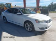 ✅ 2015 Volkswagen Passat SE • VIN: 1VWBS7A31FC075556 • Лот: 43933180. Опубликован ранее на IAAI с пробегом 131 543 миль. Бесплатный доступ к архиву аукционных продаж из США и подробный отчёт об истории автомобиля на DreamBid. Изображение 1.