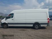 ✅ 2014 Freightliner Sprinter • VIN: WDYPE8DC0E5889576 • Lot: 43084324. Wystawiony na IAAI z przebiegiem 265 223 mil. Bezpłatny archiwum sprzedaży aukcyjnych z USA i szczegółowy raport historii pojazdu na DreamBid. Zdjęcie 14.